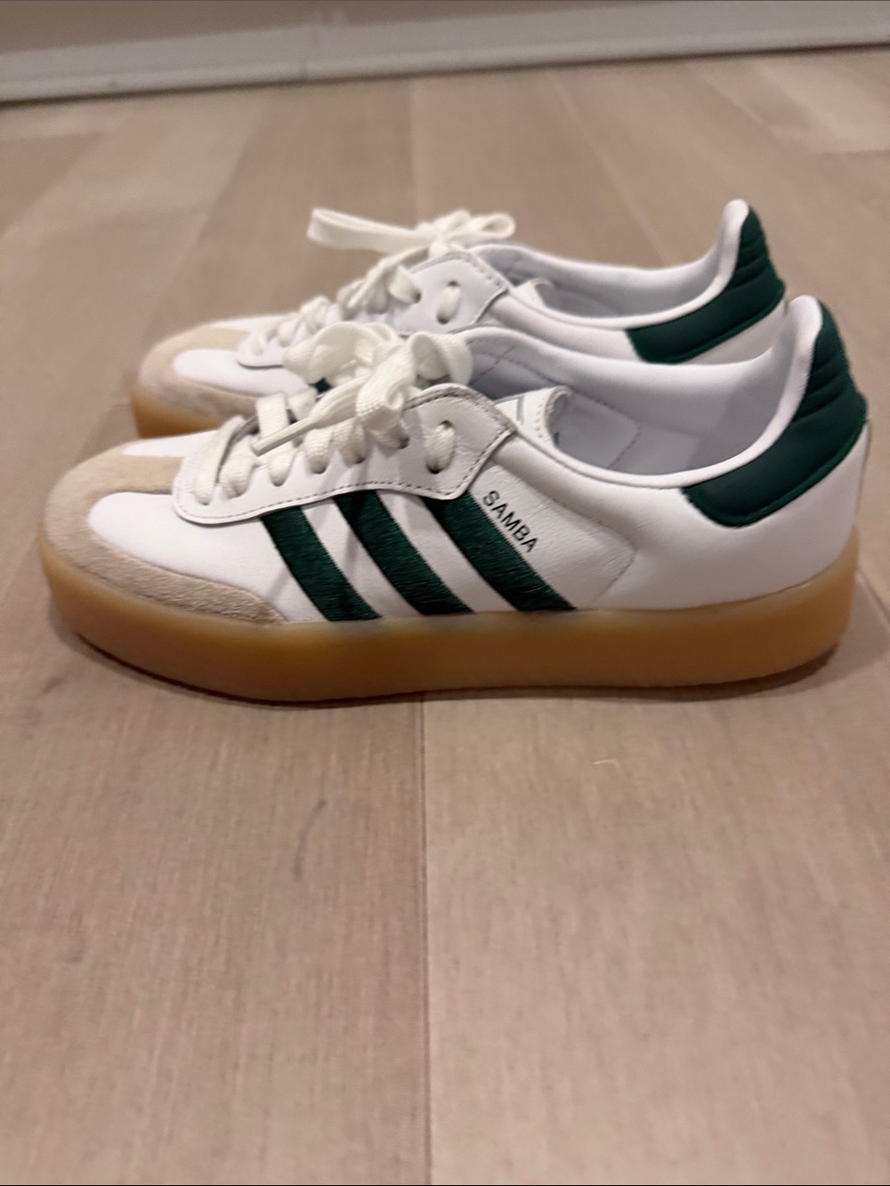 Adidas White & Green Retro Sneakers - Women’s Size 7 - Like New
